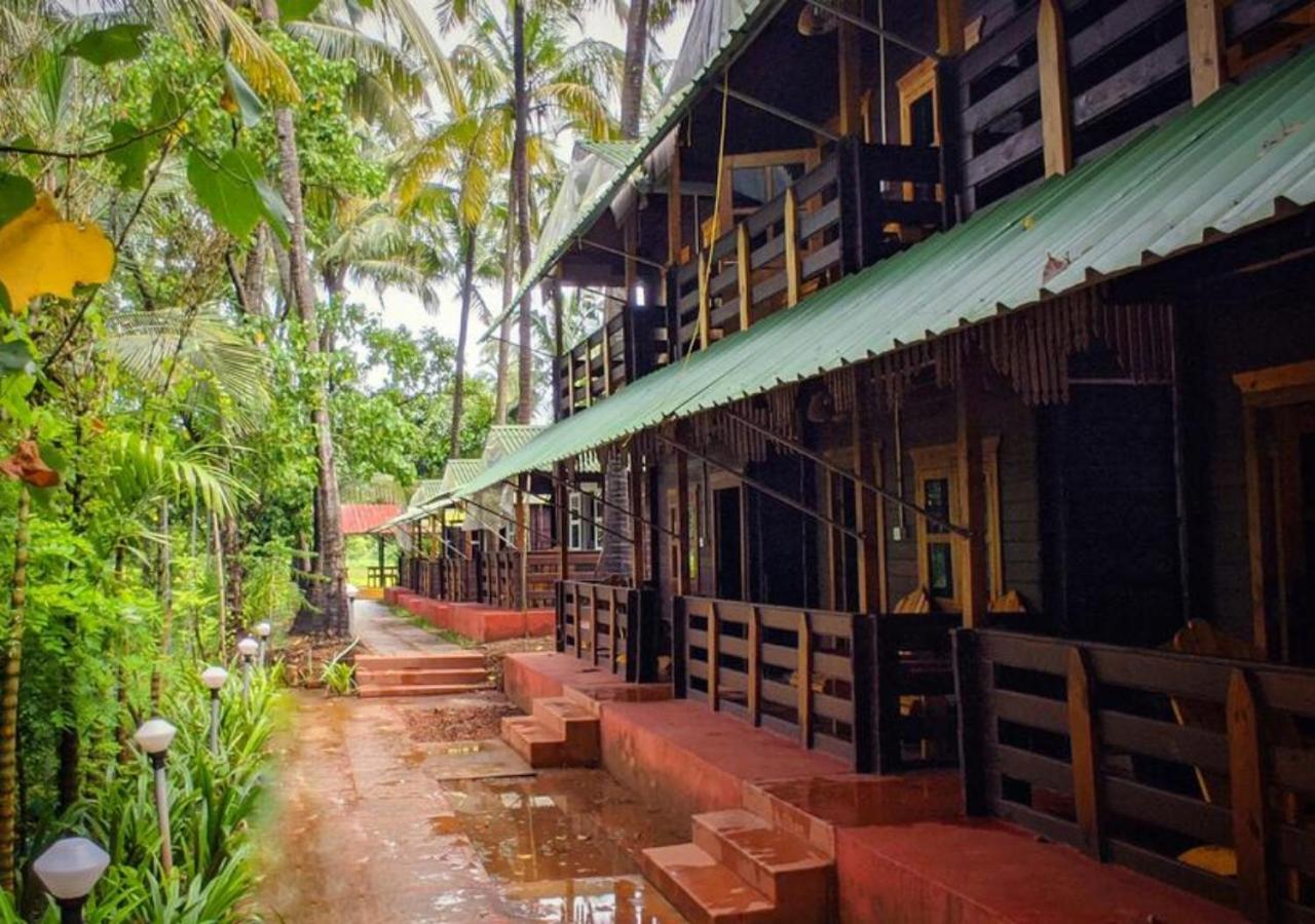 Lotus Feet Beach Resort Morjim Eksteriør bilde