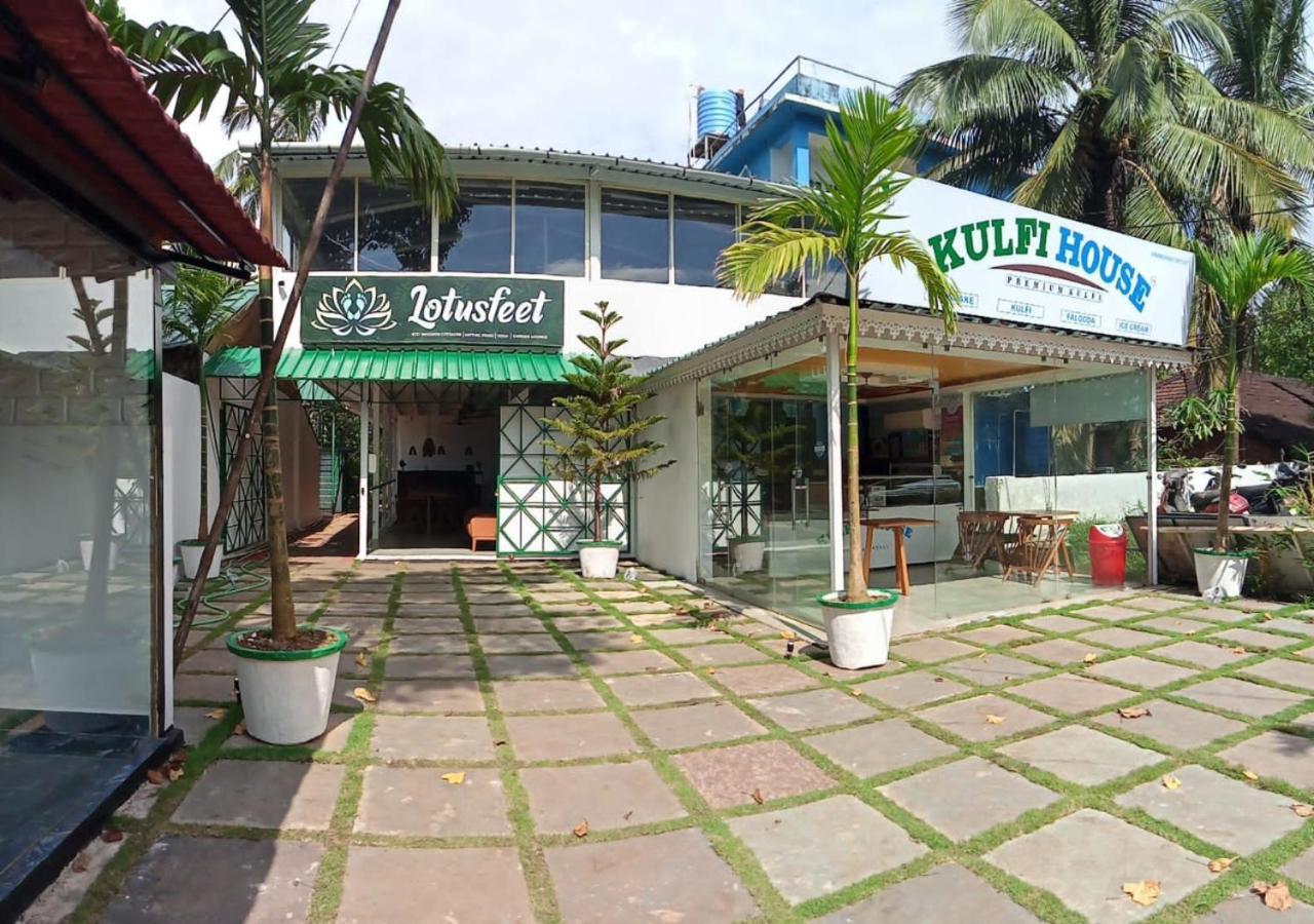 Lotus Feet Beach Resort Morjim Eksteriør bilde