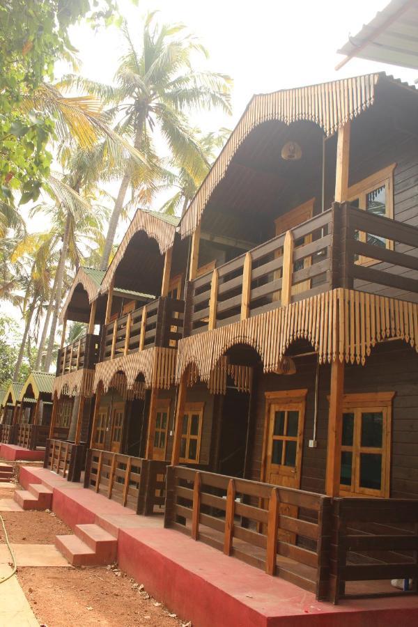 Lotus Feet Beach Resort Morjim Eksteriør bilde
